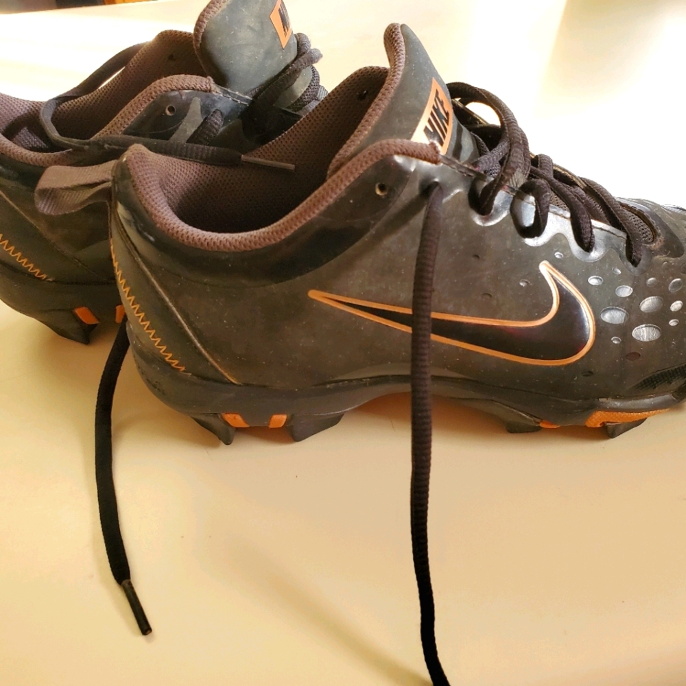 Nike fast flex size 9 softball cleats